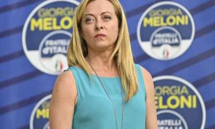 Governo Meloni: la famiglia spinge Berlusconi a maggiore equilibrio e il dialogo riparte