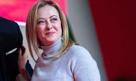 Giorgia Meloni: “In cento giorni di governo lo spread è sceso a 175 punti base”