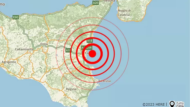 Sicilia, scossa di terremoto di magnitudo 4.4: la gente si è riversata in strada