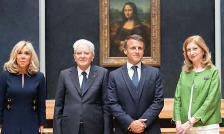 Mattarella e Macron inaugurano al Louvre la mostra “Napoli a Parigi”