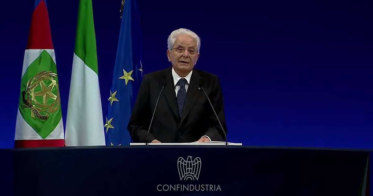 Mattarella all’ Assemblea di Confindustria: “Occorre ricordare sempre il legame tra economia e democrazia”