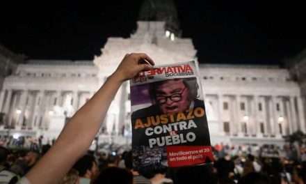 Argentina, a soli 45 giorni dall’insendiamento il Paese protesta contro le politiche di Javier Milei