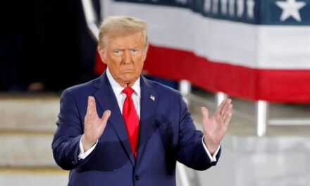 Trump congela i fondi ad Harvard e minaccia le tv pubbliche