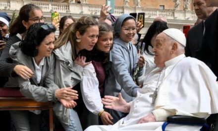 Papa Francesco in piazza San Pietro per la domenica delle palme