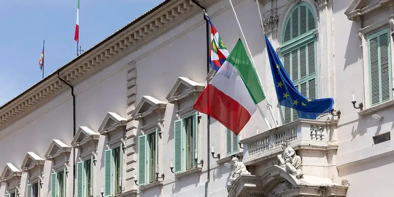 Lutto nazionale per i funerali di Bergoglio, polemica sul 25 aprile