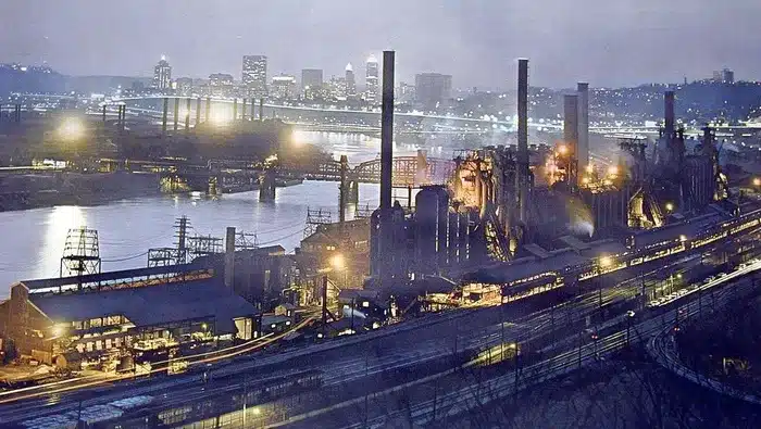 Trump raddoppia i dazi sull’acciaio, “Li portiamo al 50%. L’America deve controllare ciò che conta”