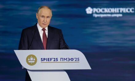 Putin: “Russi e Ucraini sono un unico popolo, l’Ucraina è nostra”