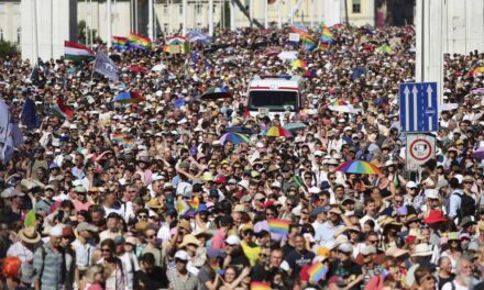 Budapest Pride 2025: in 200.000 sfidano Orbán per i diritti LGBTQIA+