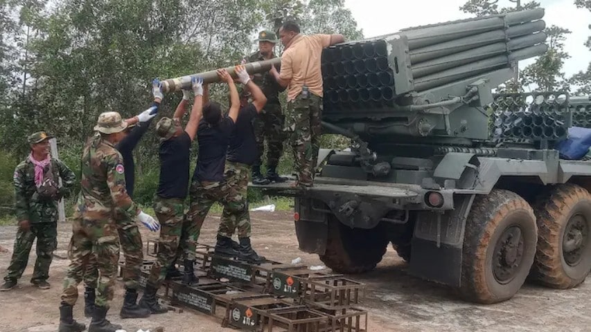 Thailandia decreta legge marziale a confine Cambogia