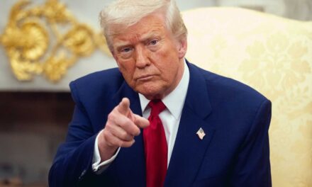 Trump, crollo nei sondaggi e battaglia sull’architettura classica