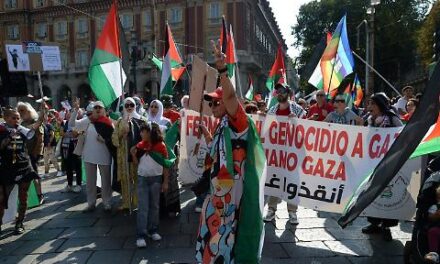 Torino, attivisti pro Palestina occupano i binari: indaga la Digos, Meloni risponde alle minacce