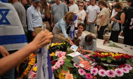 Israele riceve da Hamas i corpi di due ostaggi: restano da recuperare 11 salme