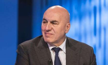 Aiuti all’Ucraina, scontro nel governo: la Lega frena sulle armi e Crosetto replica