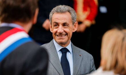 Sarkozy, la procura chiede la libertà vigilata: oggi la decisione della Corte d’appello