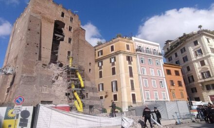 Tragedia alla Torre dei Conti: muore l’operaio rimasto 11 ore sotto le macerie