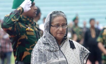 Bangladesh, condannata a morte in contumacia l’ex premier Sheikh Hasina