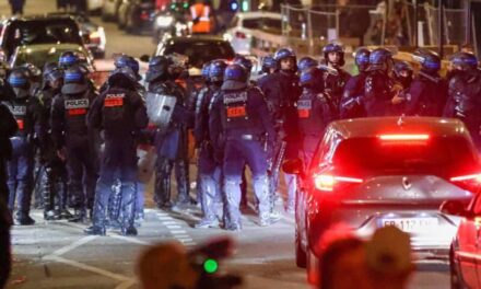 Francia, auto lanciata contro pedoni sull’isola di Oléron: 10 feriti, arrestato un uomo