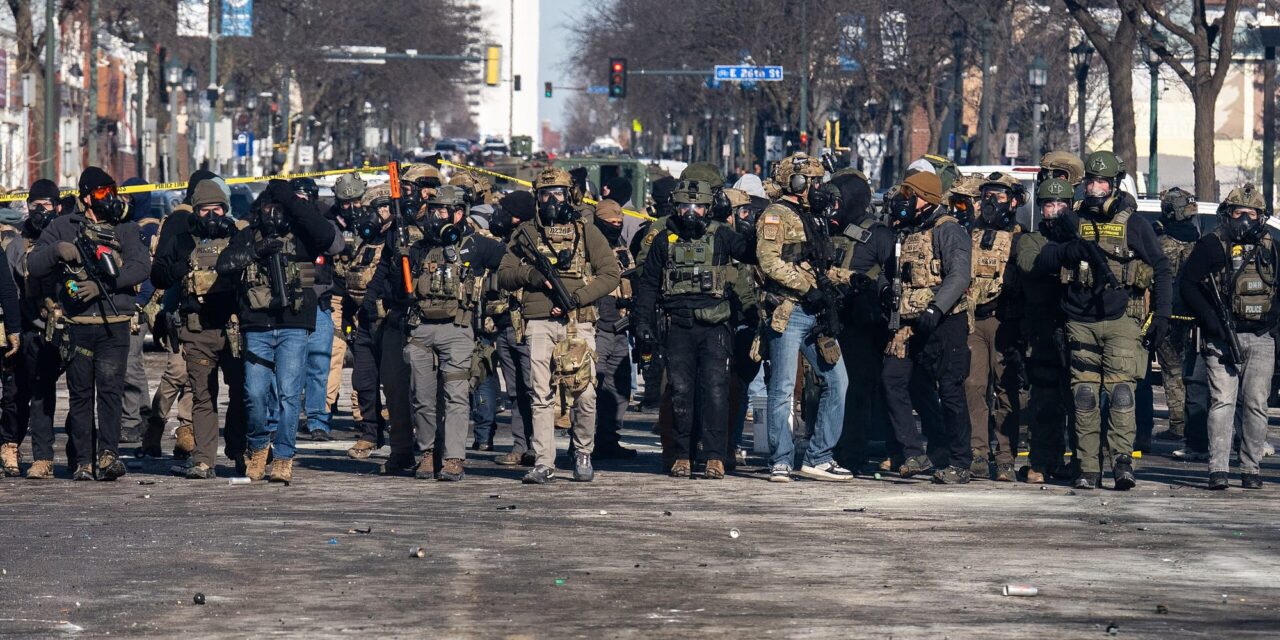 Gregory Bovino, presunta rimozione dal Border Patrol: la Casa Bianca smentisce. Ma le proteste continuano