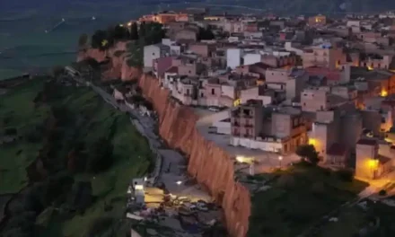 Niscemi: 25 chilometri quadrati off limits per la frana “più grande del Vajont”