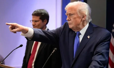 Stati Uniti, scattano i nuovi dazi globali del 15%