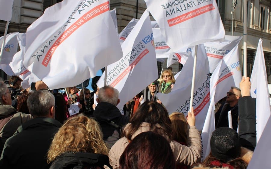 Giornalisti in sciopero per il contratto: “Dieci anni senza rinnovo, ora basta”