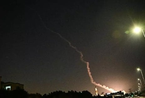 La controffensiva iraniana. Nella notte nuova ondata di missili e droni contro target israeliani e basi americane in Medio Oriente