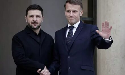 Zelensky a Parigi incontra Macron: per la Russia è un ostacolo alla pace
