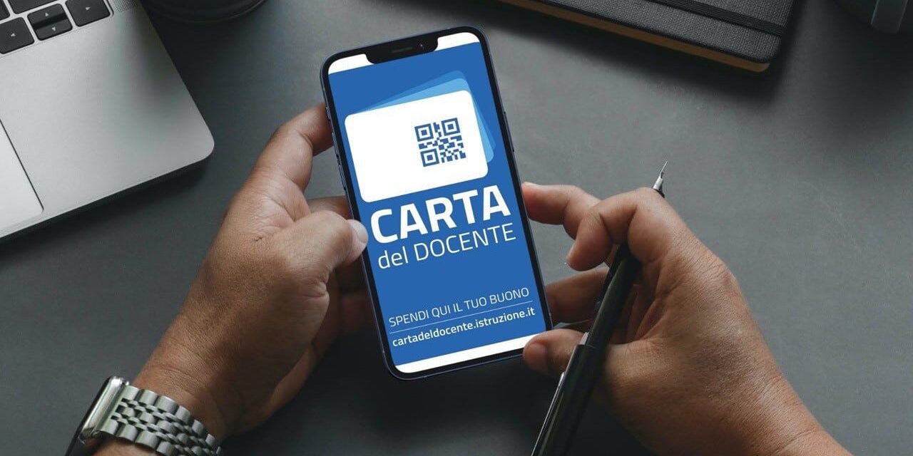 Carta del docente, bonus ridotto a 383 euro: più beneficiari ma meno risorse individuali
