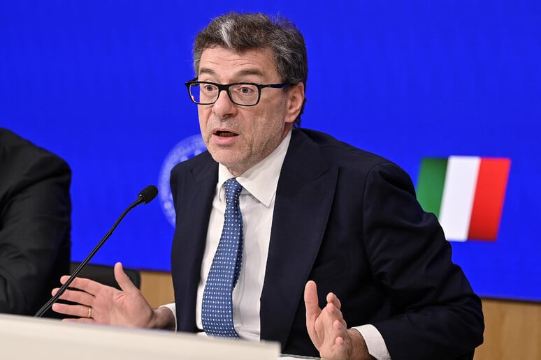 Giorgetti chiede all’Europa misure straordinarie per frenare il caro energia