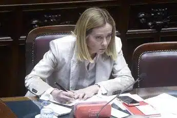 Caro carburanti. La premier, chi specula sui prezzi verrà tassato