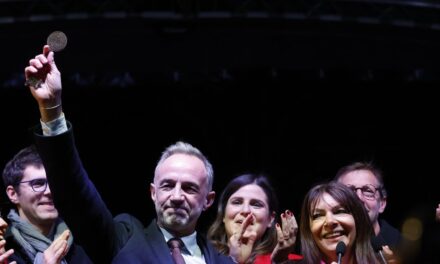 Parigi non tradisce la gauche ed elegge nuovo sindaco Emmanuel Grégoire